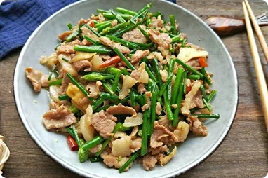 Hướng dẫn làm món thịt heo xào hành cần thơm ngon bổ dưỡng